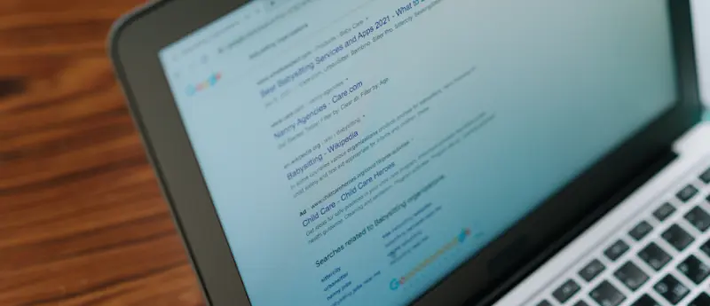 Emprese escolheu investir em ads no google ao escolher SEO ou tráfego pago